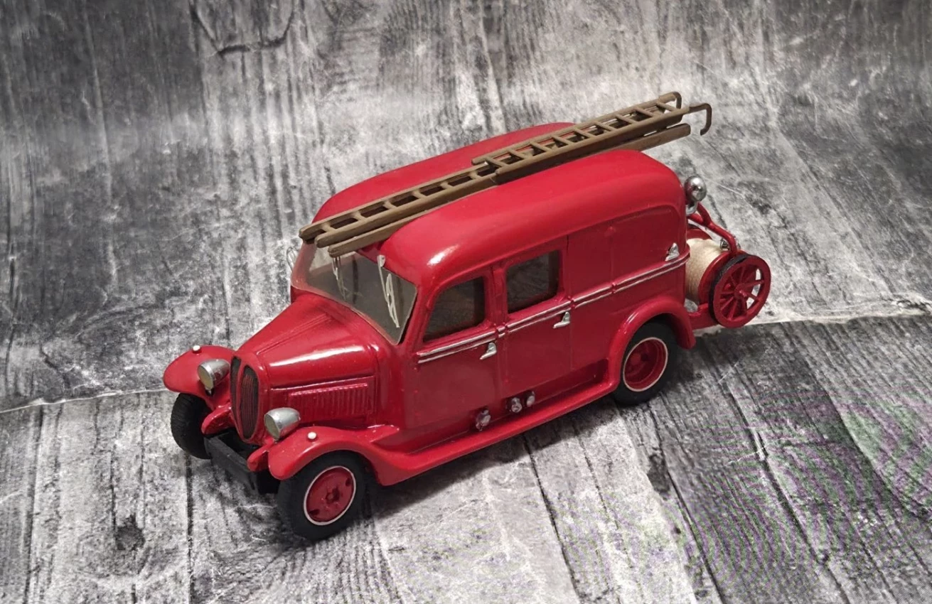 C.C.C. 1936 Delahaye Furgon Mixte Fire Engine (handmade) straż