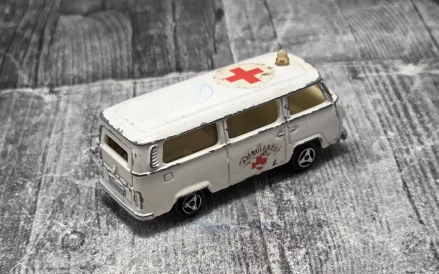 Majorette VW T2 Ambulance – Unikatowy Model Vintage | KateCars