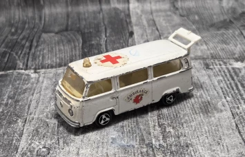 Majorette VW T2 Ambulance – Unikatowy Model Vintage | KateCars