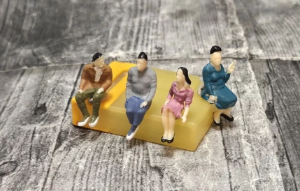 Zestaw: figurki , ludziki - do dioram, gabloty, kolekcji (4szt.) - skala 1:43