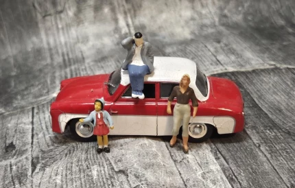 Zestaw: figurki , ludziki - do dioram, gabloty, kolekcji (3szt.) - skala 1:43