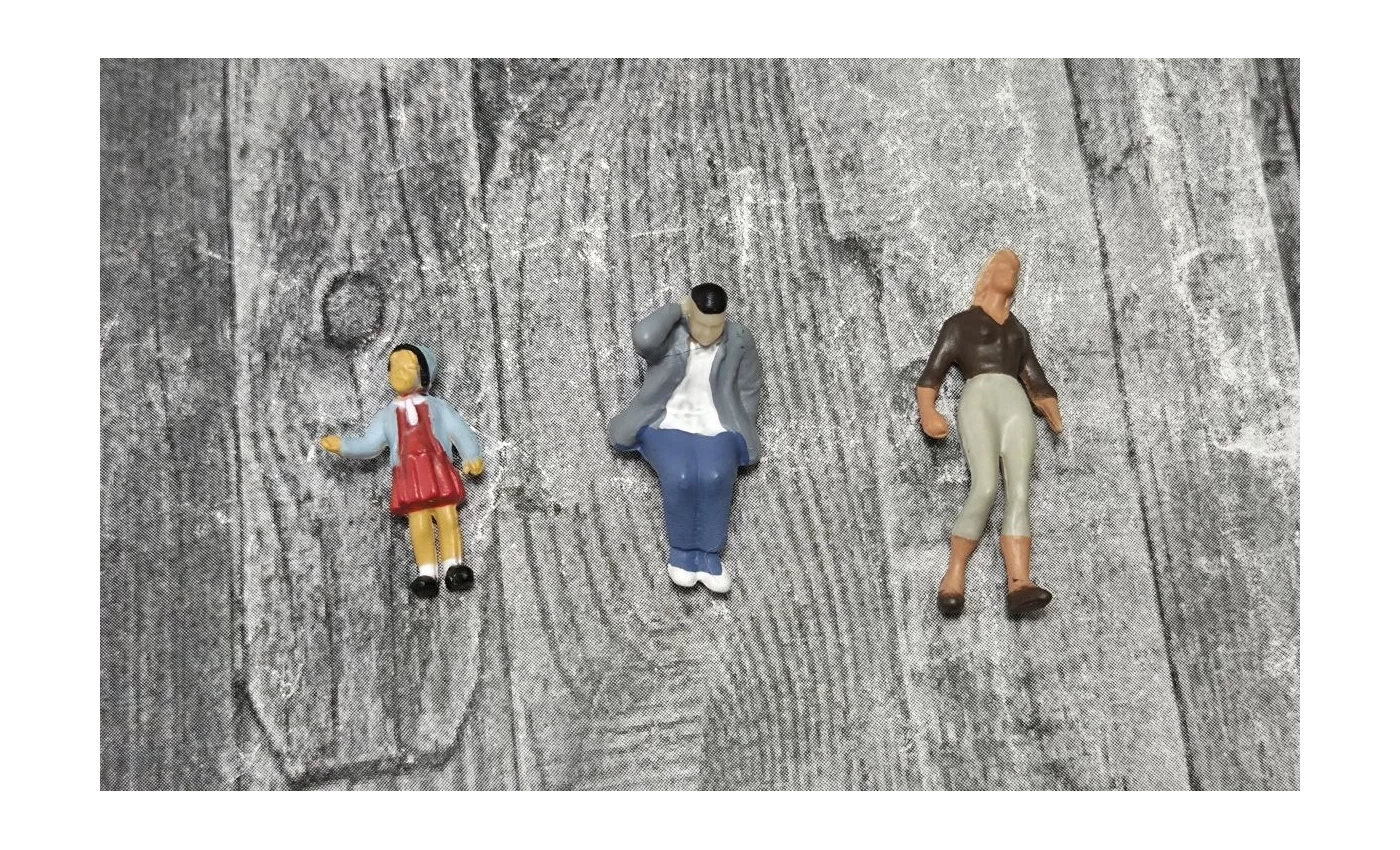 Zestaw: figurki , ludziki - do dioram, gabloty, kolekcji (3szt.) - skala 1:43