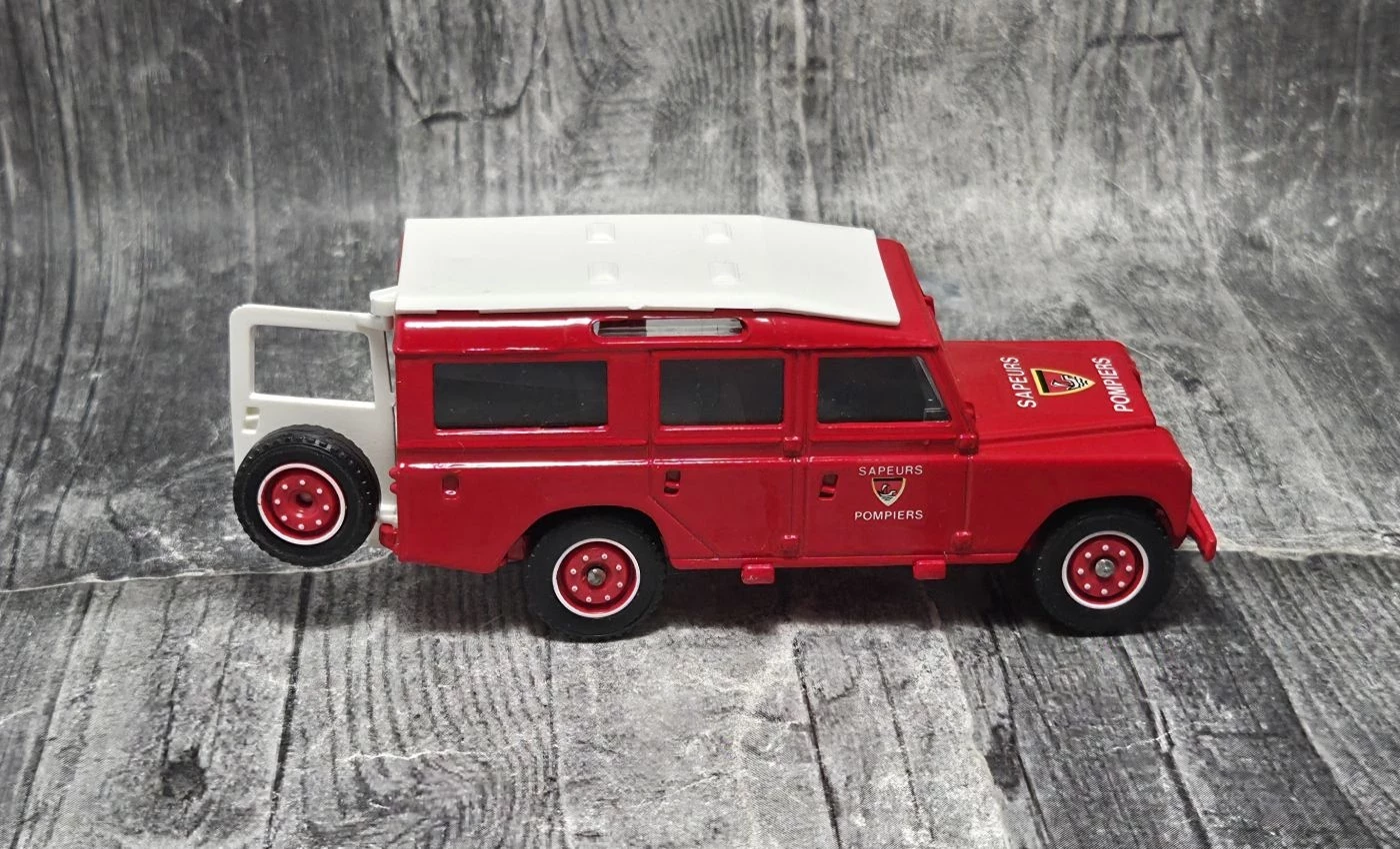 Solido Land Rover 109 Fire Engine (straż pożarna) skala 1/43