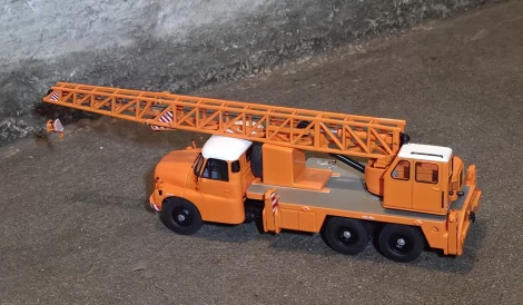 Premium Classixxs Tatra T148 Crane Truck skala 1/43 Orange
