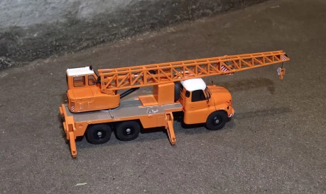 Premium Classixxs Tatra T148 Crane Truck skala 1/43 Orange