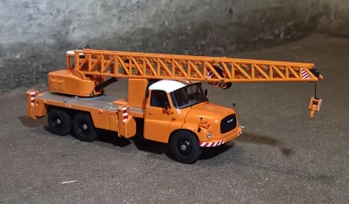 Premium Classixxs Tatra T148 Crane Truck skala 1/43 Orange