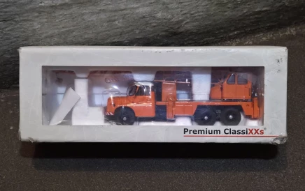 Premium Classixxs Tatra T148 Crane Truck skala 1/43 Orange